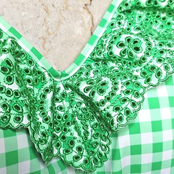 Lands' End Womens Checked Green White Eyelet Ruffled One Piece Swimsuit 16W - Picture 4 of 5